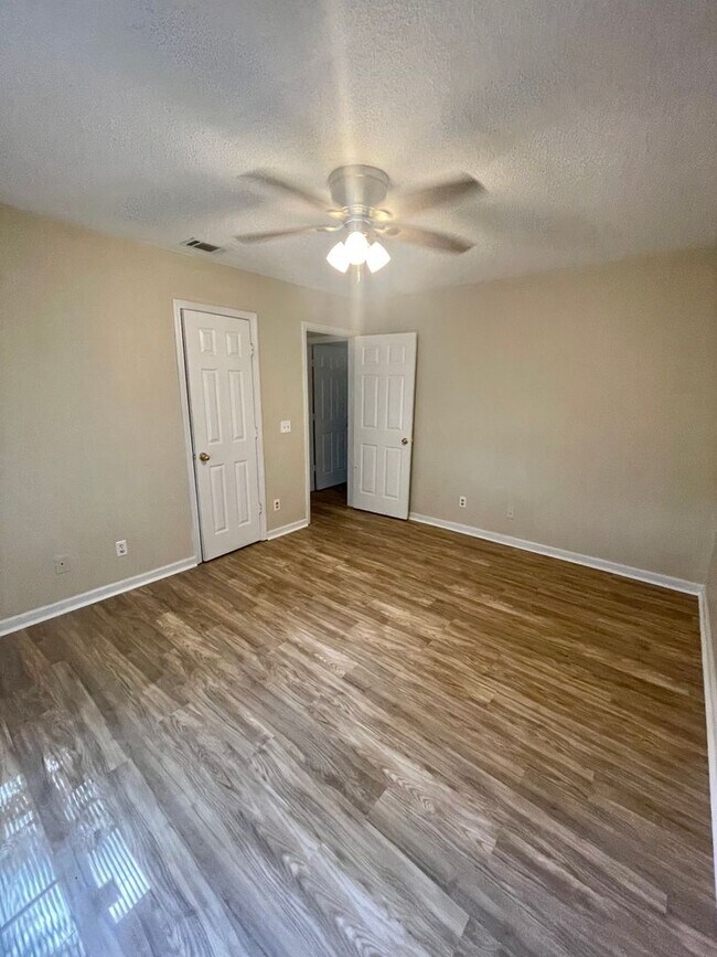 Building Photo - Spacious 4-Bedroom, 2-Bath Home with Fenced Backyard & Lawn Care Included