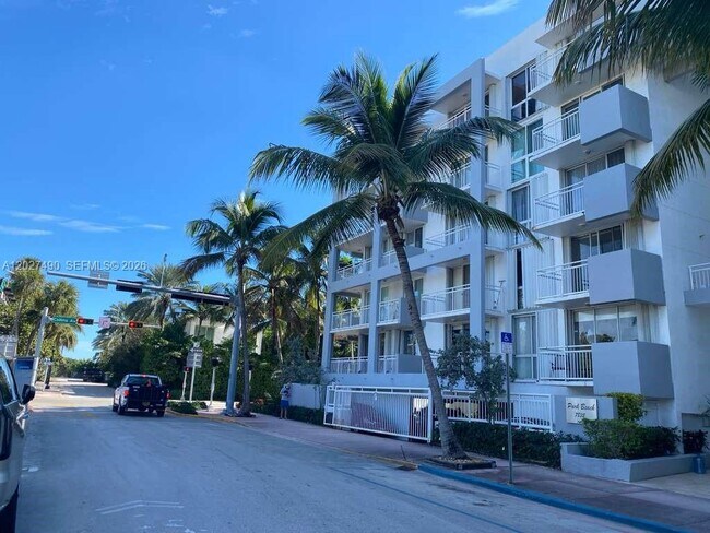 Building Photo - 7832 Collins Ave