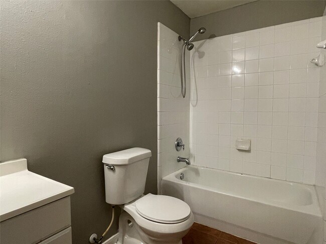 Building Photo - 811 Forest Hillside Ln