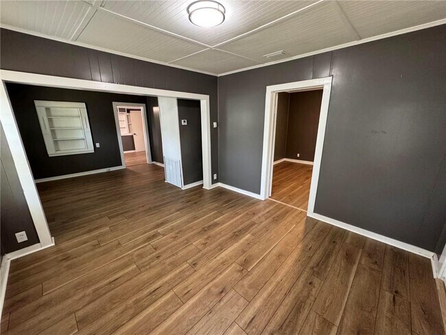 Building Photo - 606 Thornton Ave