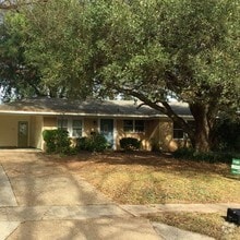 Building Photo - 1203 Caroline Dr