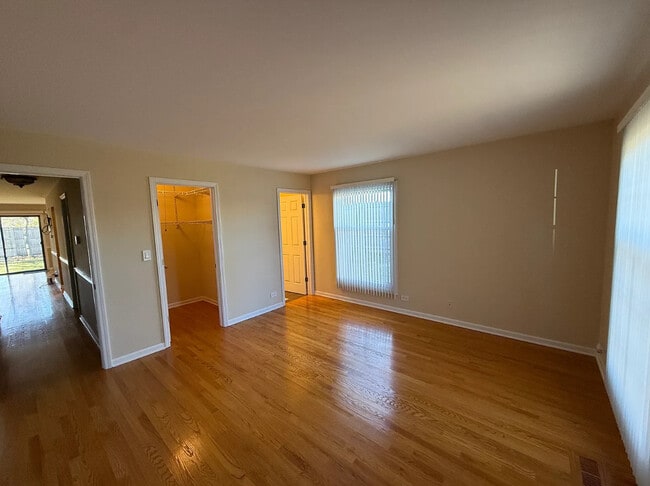 Building Photo - 2950 Northampton Dr