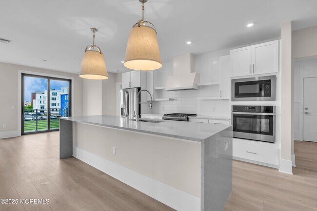 Building Photo - 218 3rd Ave