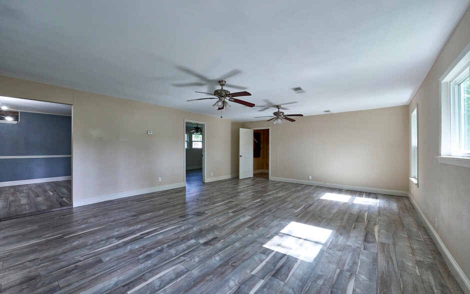 Building Photo - 401 S Ebrite St