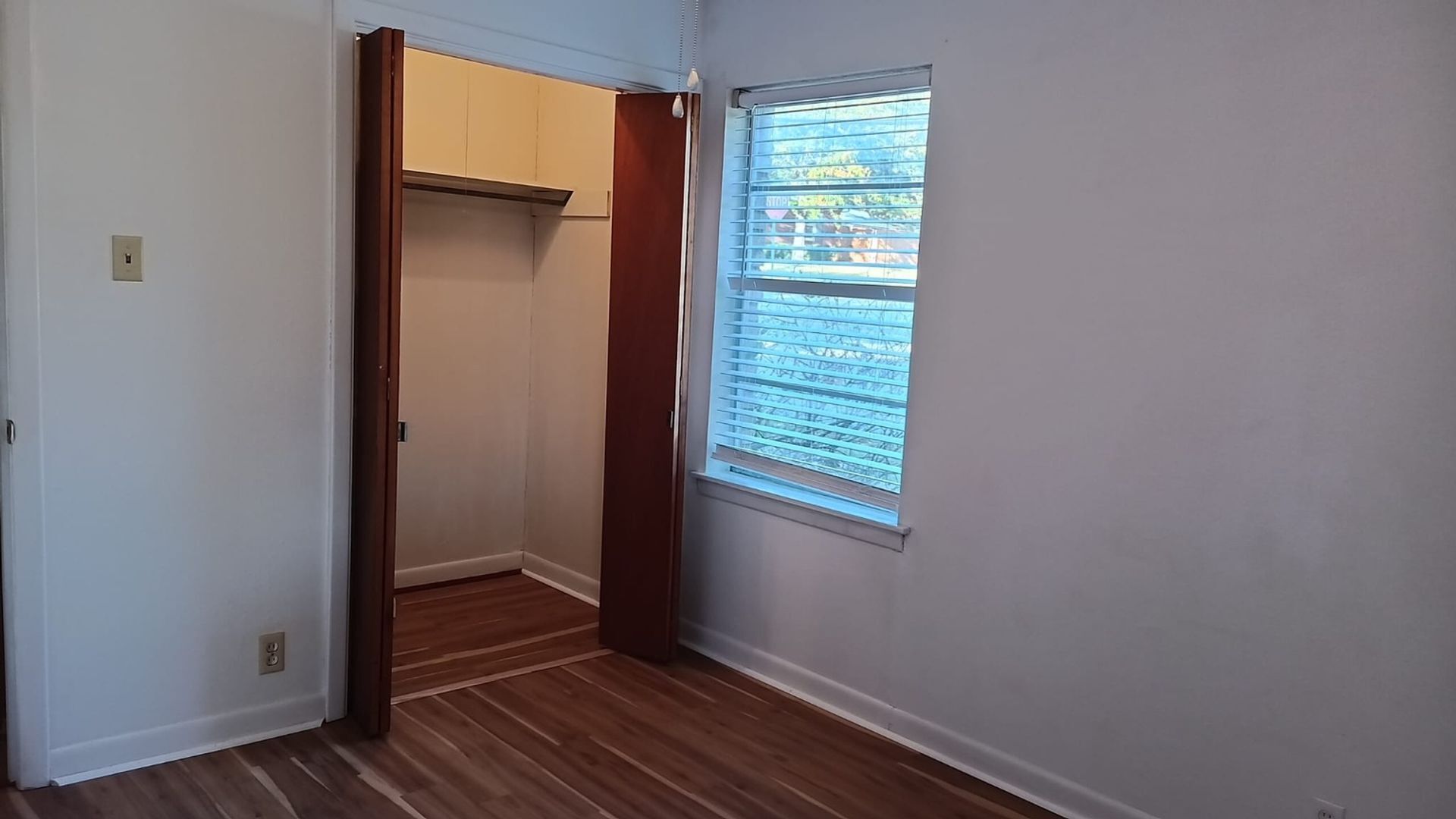 Building Photo - 1402 Hillcrest Dr