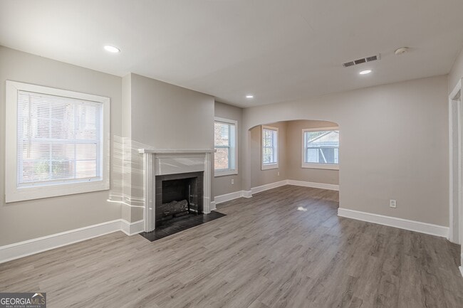 Building Photo - 1376 Westmont Rd SW