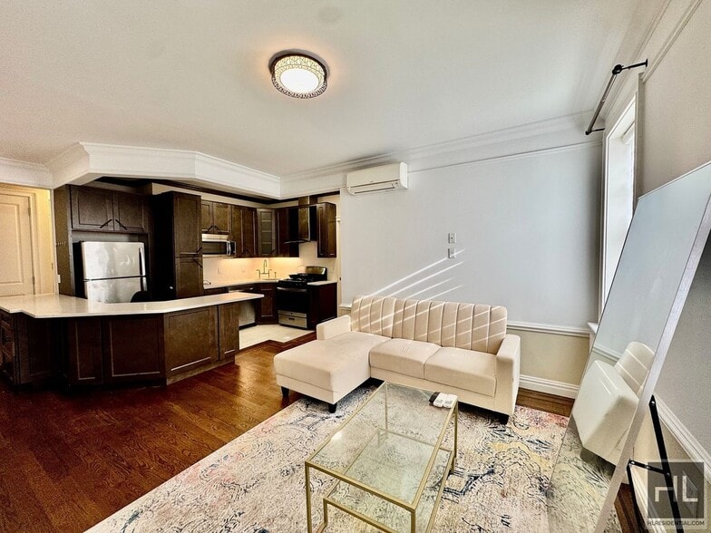 Building Photo - Gorgeous gut renovated 2 bed/2 bath spacious coop for rent.