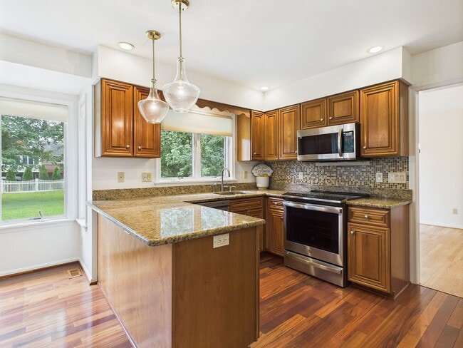 Primary Photo - 701 Dogwood Ln