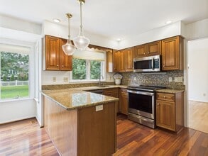 Building Photo - 701 Dogwood Ln