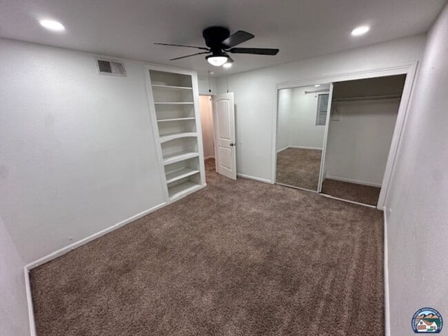 Building Photo - 839 W Orange Ave