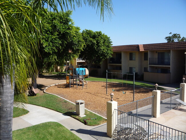 Building Photo - 2 Bedroom Condo in El Cajon with AC!