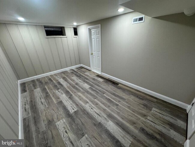 Building Photo - 8050 Lansdale Rd