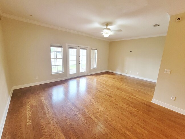 Building Photo - 3 Bedroom 2.5 Bath Townhome in North St. P...