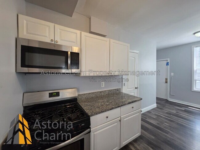 Building Photo - 607 E 41st St