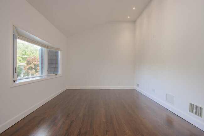 Building Photo - 691 Wilmot Rd