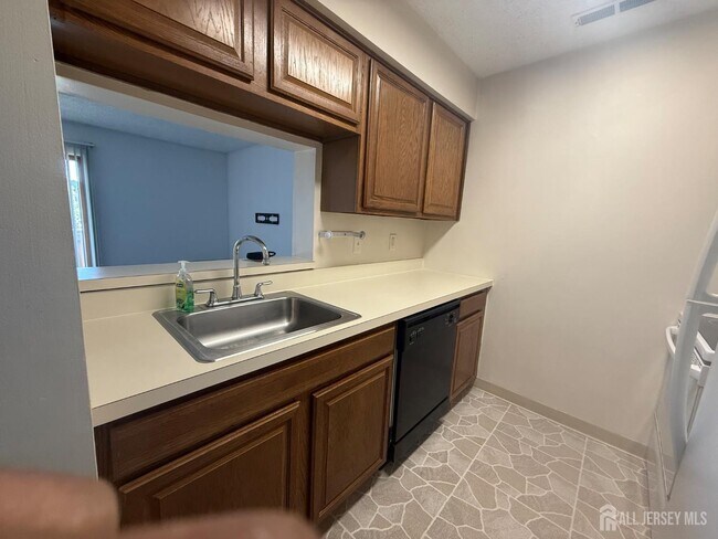 Building Photo - 1908 Ravens Crest Dr