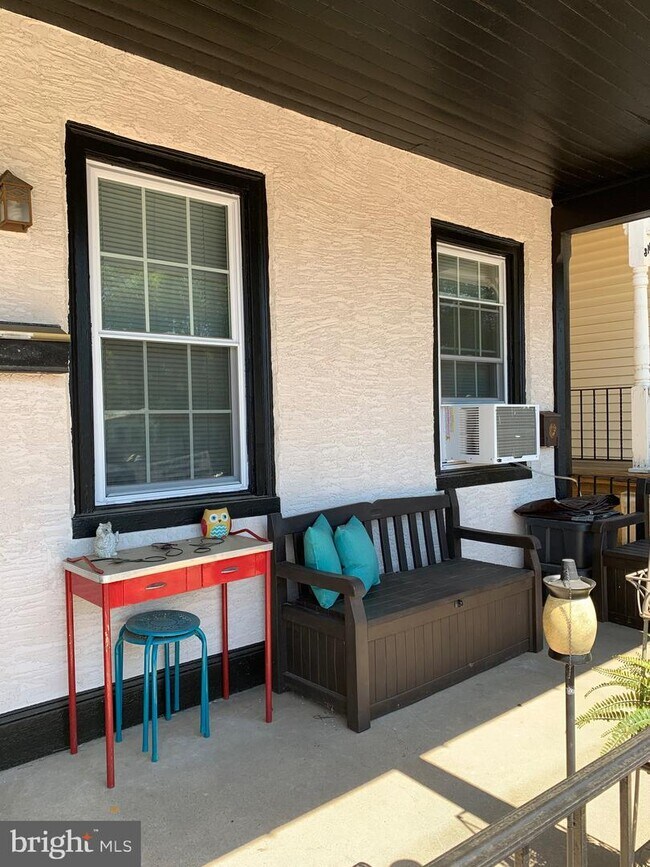 Building Photo - 316 Harry St