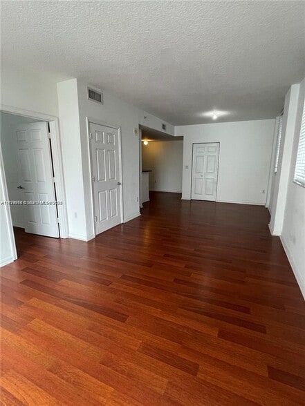 Building Photo - 115 SW 11th St