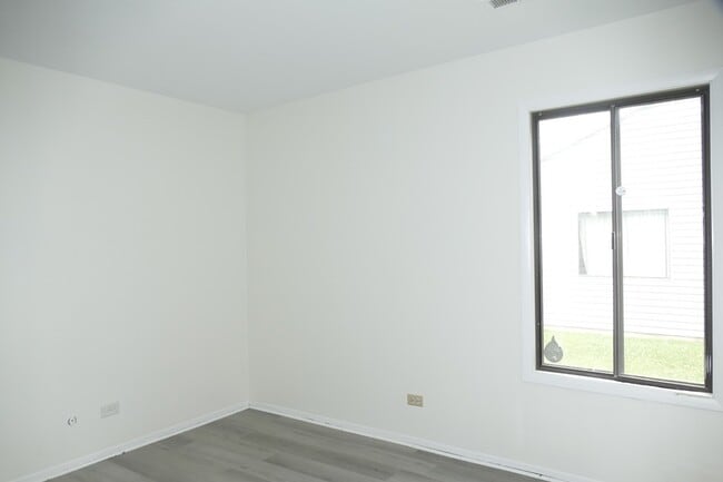 Building Photo - 1076 Crestwood Ln