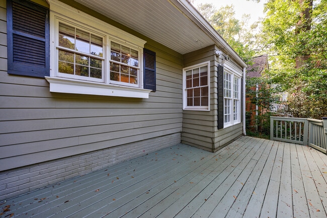 Building Photo - 2311 Pembrook Pl NE