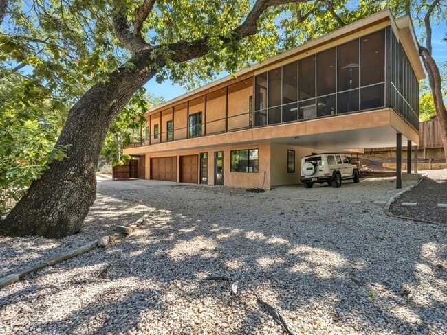 Building Photo - 8635 San Leandro Dr