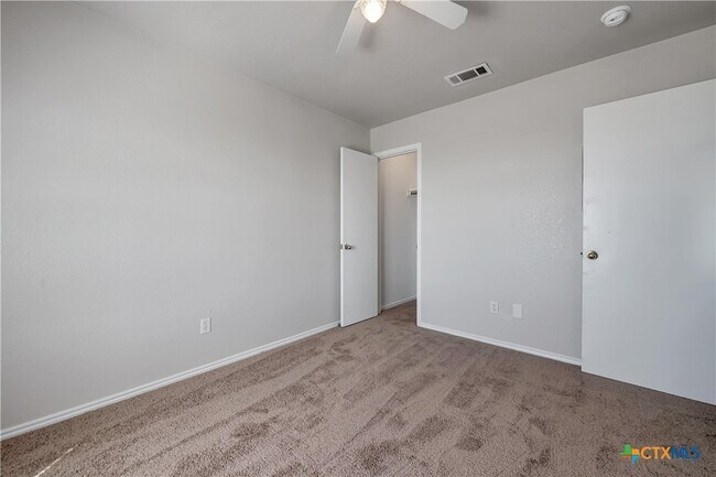 Building Photo - 5808 Greengate Dr