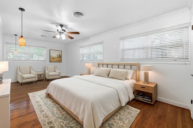 Building Photo - 1320 Woodvine Dr