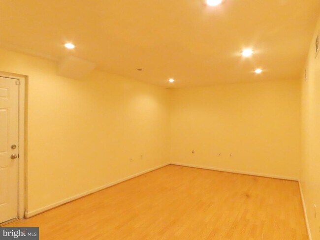 Building Photo - 624 Northcliffe Dr