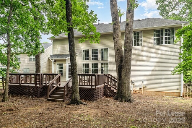Building Photo - 8256 Chatham Oaks Dr