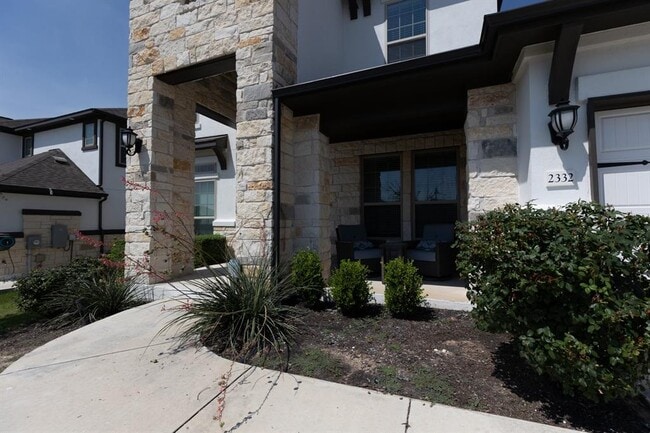 Building Photo - 2332 Giona Pl