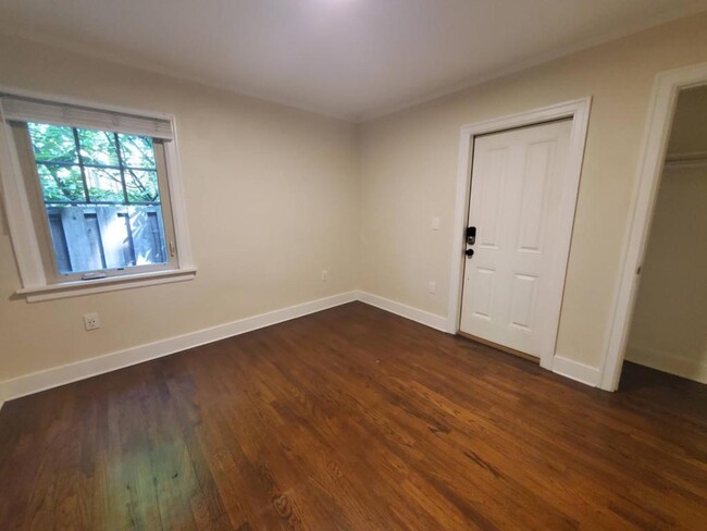 Building Photo - 4736 SW Beaverton Hillsdale Hwy