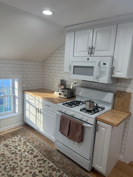 Kitchen - 9 W Center St