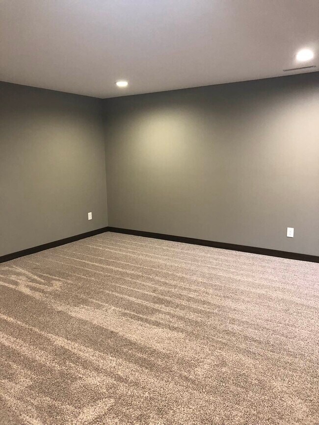 Building Photo - 1253 Turnberry Dr SE