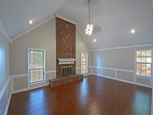 Building Photo - 4 Bed, 3 Bath. In Cordova Near Rockcreek P...