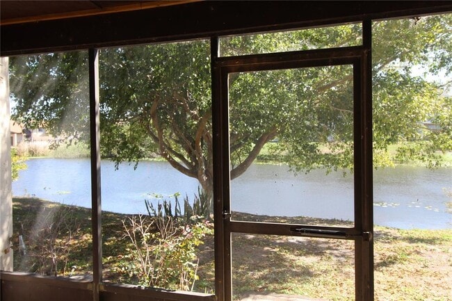 Building Photo - 2628 Hidden Lake Dr N