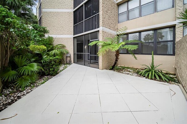 Building Photo - 16300 Golf Club Rd