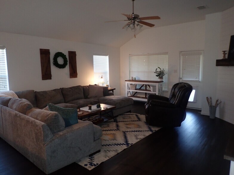 Living Room - 9801 Willowick Ave