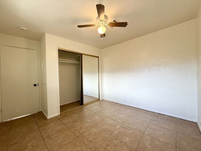 Building Photo - AVAILABLE NOW!! 1 Bedroom 1 Bathroom apartment in Palm Springs!!