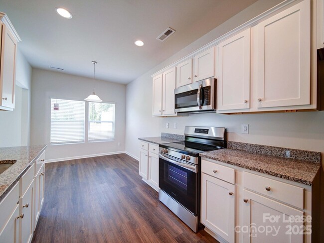 Building Photo - 914 S Battleground Ave