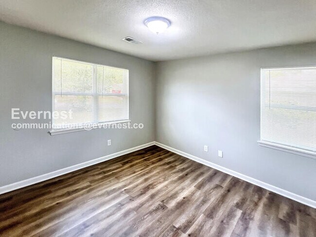 Building Photo - 3 Bed, 2 Bath Home with Carport / Pet-Friendly / Coming Soon!