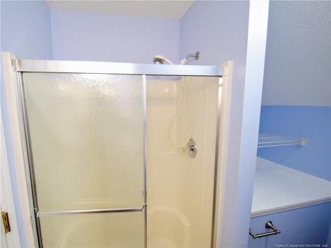 Building Photo - 42 Mayflower Ct