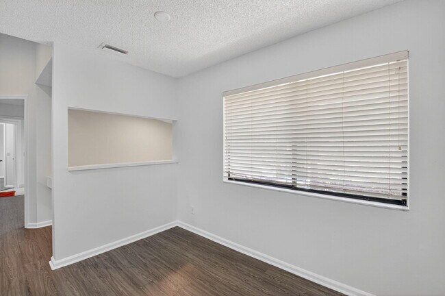 Building Photo - 5530 Coach House Cir