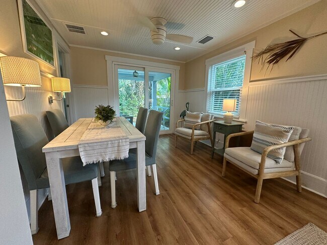 Building Photo - GULFPORT FURN. COTTAGE 2/2 EIGHT MONTH RENTAL MAY 1, 2026-JAN. 3, 2027