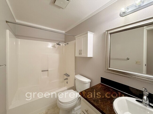 Building Photo - 3BD/1BA West Olympia Rambler