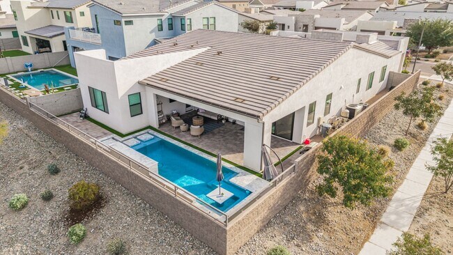 Building Photo - Luxury at Vistal