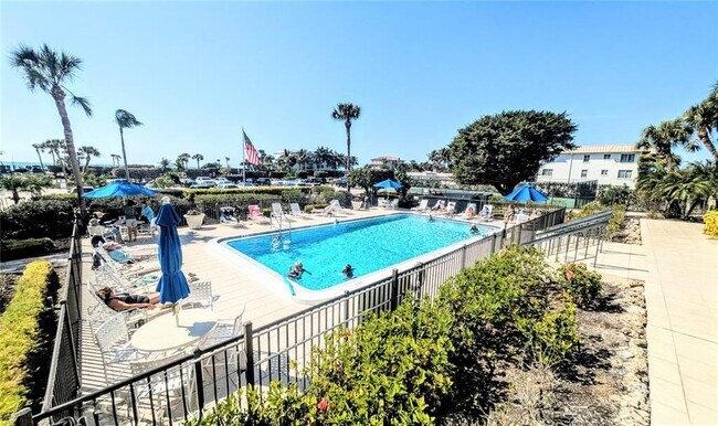 Building Photo - 3240 Gulf of Mexico Dr