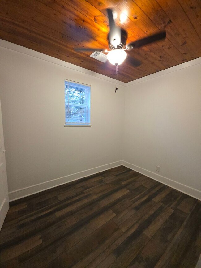 Building Photo - 1315-1317 N. Boston Pl