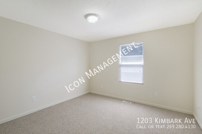 Building Photo - 1203 Kimbark Ave