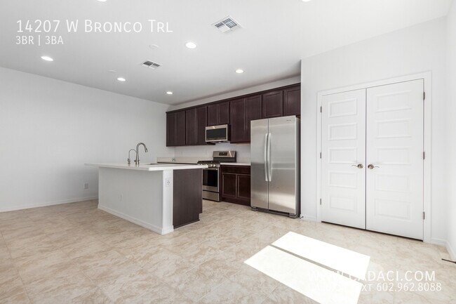 Building Photo - 14207 W Bronco Trl