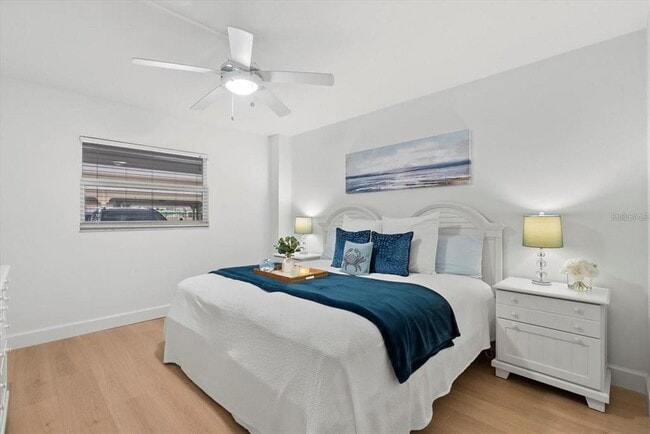 Building Photo - 255 The Esplanade N